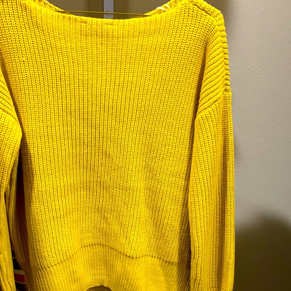 Yellow ladies sweater size Large Kenneth Cole can be worn with jeans or slacks